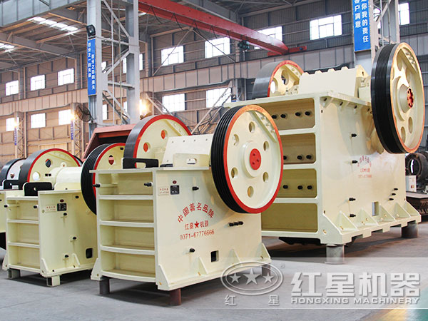 顎式破碎機(jī)擺動方式不同